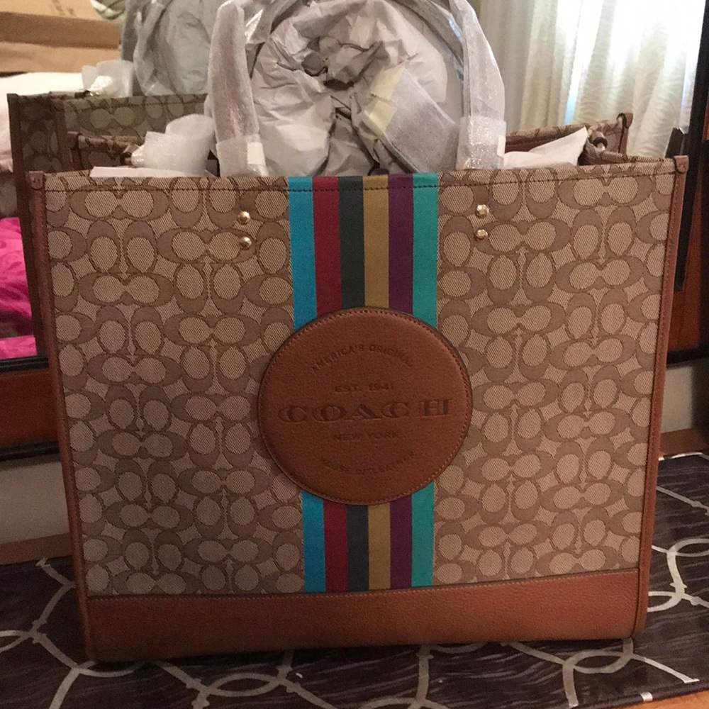 BNWT Coach tote. Never used been sitting in my closet for a while.